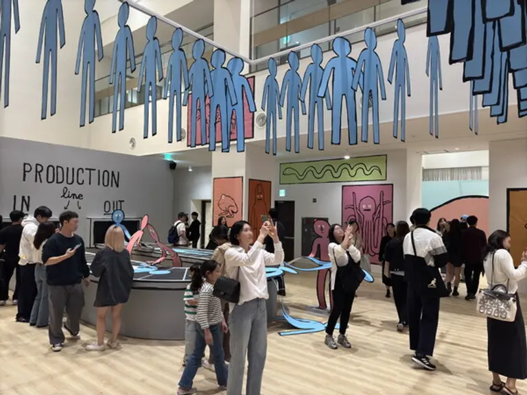  * 서울 퍼블릭가산에서 진행 중인 ‘장줄리앙의 종이세상’ 전시 모습. 사진 제공=씨씨오씨