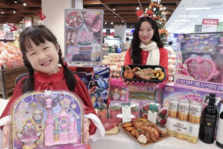 19일 오전 이마트 용산점에서 모델들이 