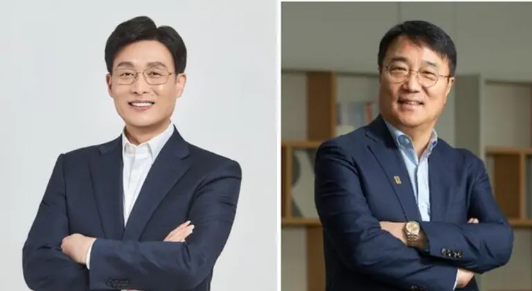 조완석 금호건설 대표(왼쪽)와 김정일 코오롱글로벌 대표