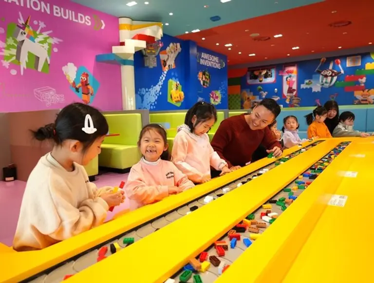 레고랜드는 25만 개의 레고로 다양한 창작품을 만들어보는 ‘브릭토피아 라운지’ 체험존을 오픈했다.