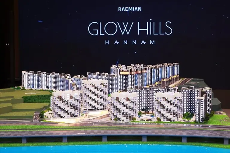 삼성물산 한남4구역 홍보관에 전신된 래미안 글로우힐즈 한남 모형 (사진제공=삼성물산)