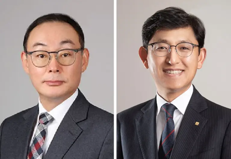 김동성 신임 JB금융 감사본부장(왼쪽)과 방극봉 경영지원본부장 [출처: JB금융지주]
