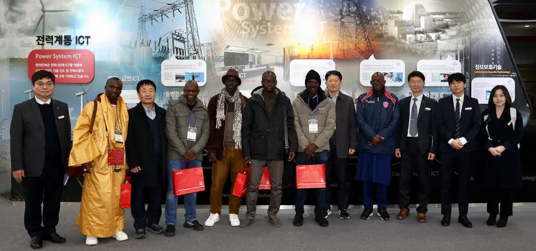 한전KDN을 비롯한 나주 혁신도시 에너지 관계자들과 세네갈 정부 방문단 단체 사진. (제공 한전KDN)