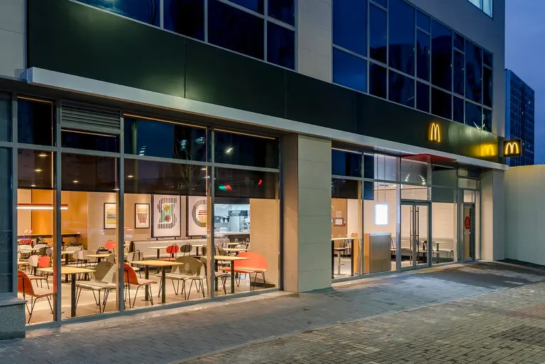 한국맥도날드가 19일 신규 오픈한 ‘파주운정교하점’ 전경 사진. (사진=한국맥도날드)