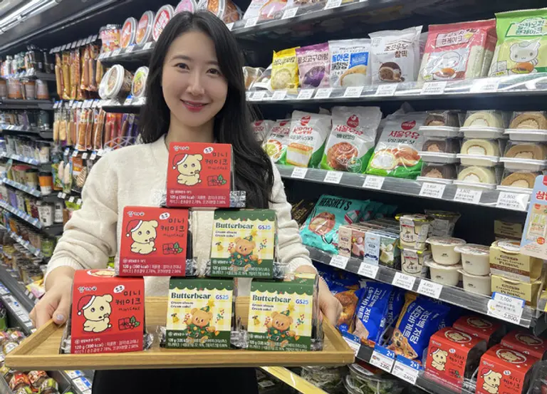 gs25가 출시한 미니케이크 2종. (사진=gs25)