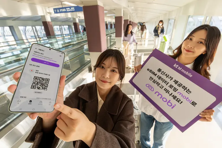 국내 알뜰폰 1위 사업자 KT엠모바일(대표 구강본)은 eSIM 데이터 로밍 ‘mobi(모비)’를 출시하며 글로벌 영역으로 사업을 확장했다. (제공 KT엠모바일)