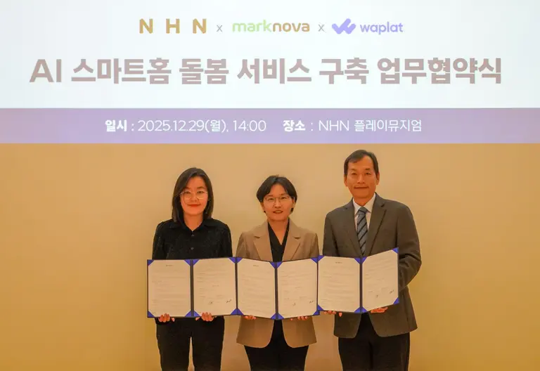 왼쪽부터 와플랫 이새미 팀장,&nbsp;NHN 황선영 법무정책그룹 이사(겸 와플랫 대표), 마크노바 최혁 대표. (제공 NHN)