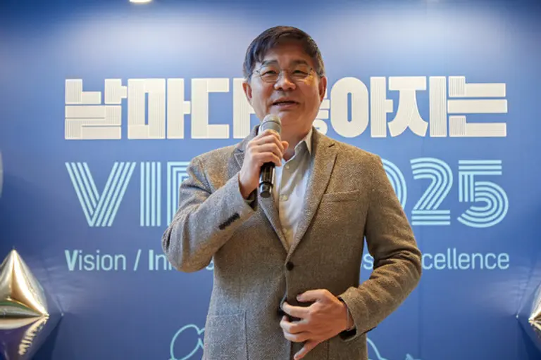 SK케미칼 안재현 사장이 신년행사에서 2025년 경영전략을 발표하고 있다. (제공 SK케미칼)