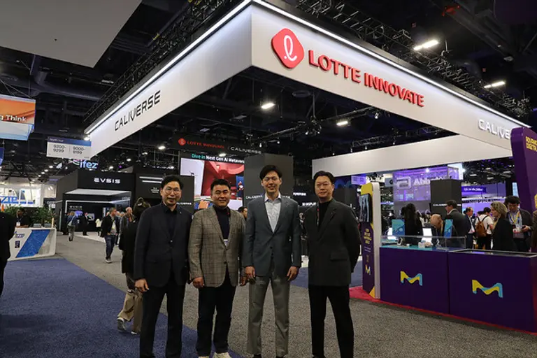(왼쪽부터) 오영식 EVSIS 대표이사, 김경엽 롯데이노베이트 대표이사, 신유열 롯데지주 미래성장실장, 김동규 칼리버스 대표이사