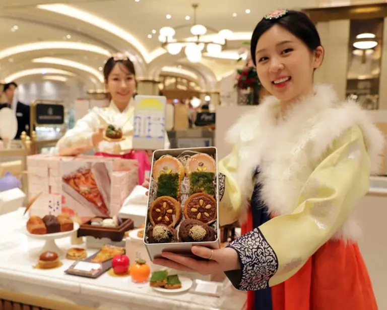 신세계백화점이 강남점에서 민속 명절 설을 맞아 우리 식재료를 활용해 만든 디저트를 선보인다. (사진제공=신세계백화점) 