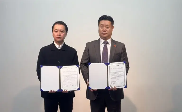  * (주)니즈퍼샌드 서재남 회장(좌)과 (사)한국블록체인콘텐츠협회 황성익 회장(우). 사진제공=(주)니즈퍼샌드]