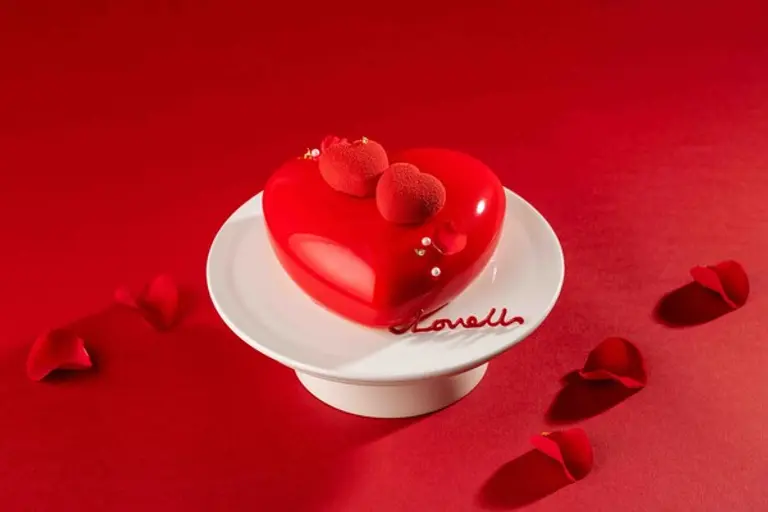 블랑제리 더 플라자 ‘루비 러브’ 케이크 (사진제공=한화호텔앤드리조트)