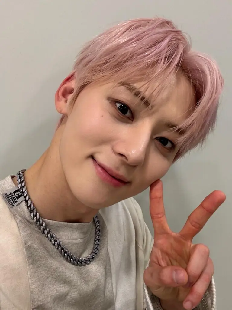 출처: 황민현 SNS