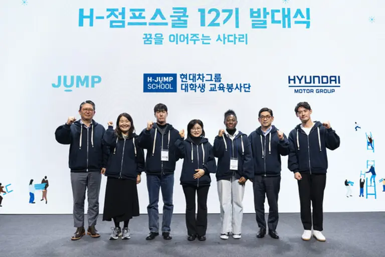 왼쪽부터) 사단법인 점프 서창범 이사장, 은초롱 대표, 최인태 대학생 교사, 장미정 공립벧엘지역아동센터장, 얀주 헬레나 대학생 교사, 현대차그룹 한석원 부사장과 이경구 멘토.