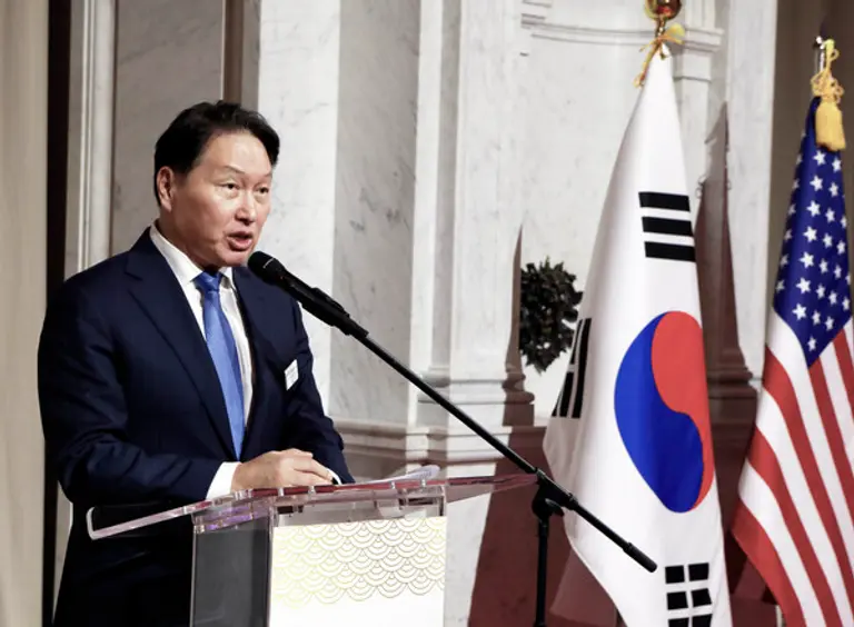 최태원 대한상의 회장이 19일(현지시간) 워싱턴 미국 의회 도서관의 토마스 제퍼슨 빌딩 그레이트홀에서 개최한 ‘Korea-US Business Night’에서 개회사를 하고 있다. (사진=대한상공회의소)