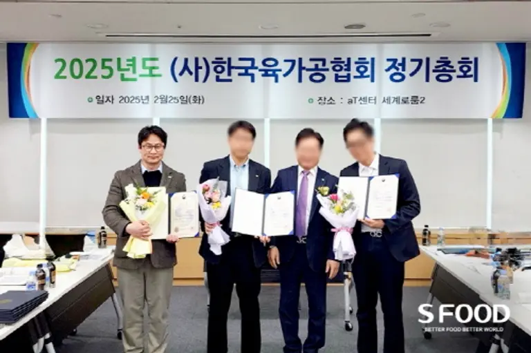 : 에쓰푸드 김경대 육가공 R&D실 실장(좌)(사진 제공: 에쓰푸드)