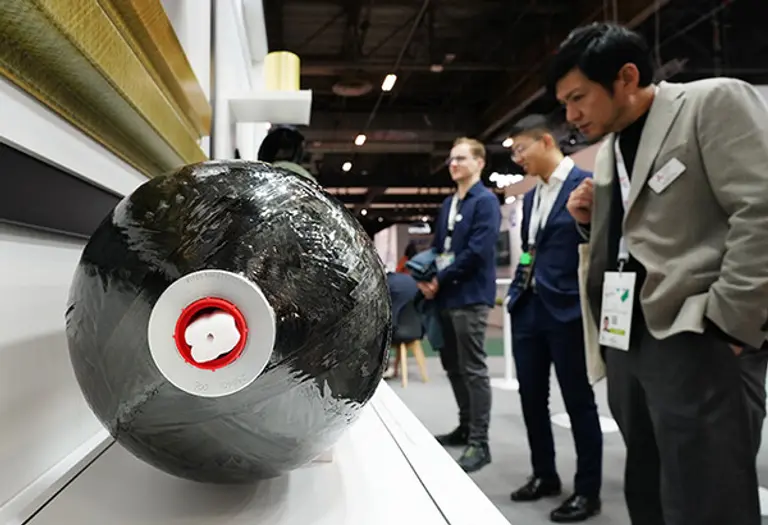 HS효성첨단소재가 4일~6일 프랑스 파리에서 열리는 세계 최대 복합재료 전시회 ‘JEC WORLD 2025’에서 탄소섬유를 전시하고 있다. (사진=HS효성첨단소재)