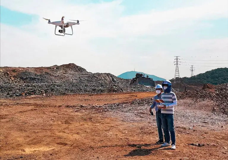 건설현장에서 드론을 활용해 토공량을 산출하고 있다. (사진=호반건설)