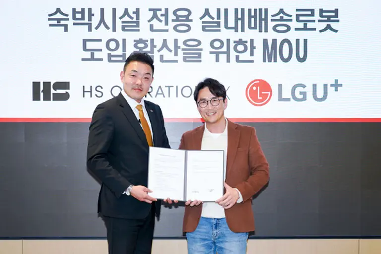 권태혁 HS오퍼레이션 대표(왼쪽)와 박재강 LG유플러스 기업파트너담당. (제공 LGU+)