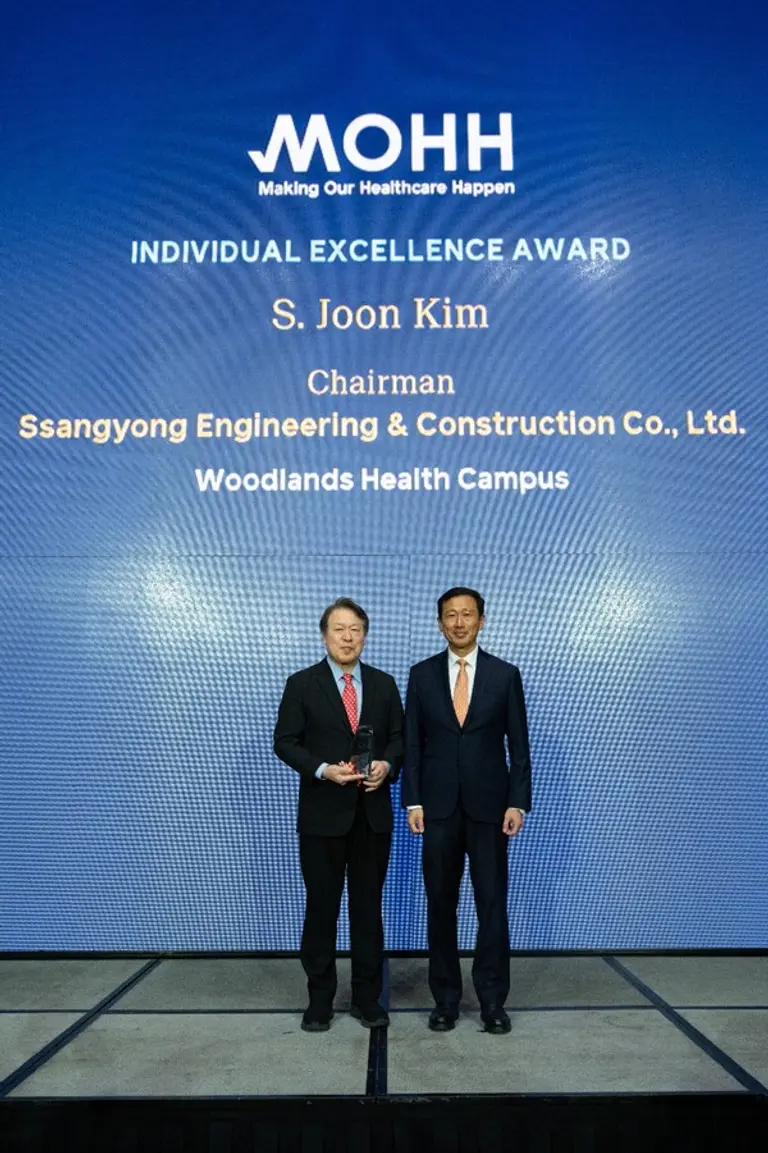 김석준 쌍용건설 회장이 싱가포르 MOHH 엑설런스 어워드에서 개인 최우수상을 수상했다. (사진=쌍용건설)