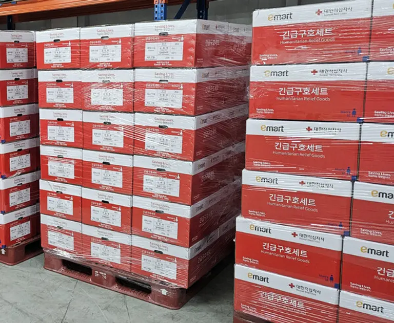 이마트가 산불 피해진역에 전달한 응급구호키트 (사진=신세계그룹)