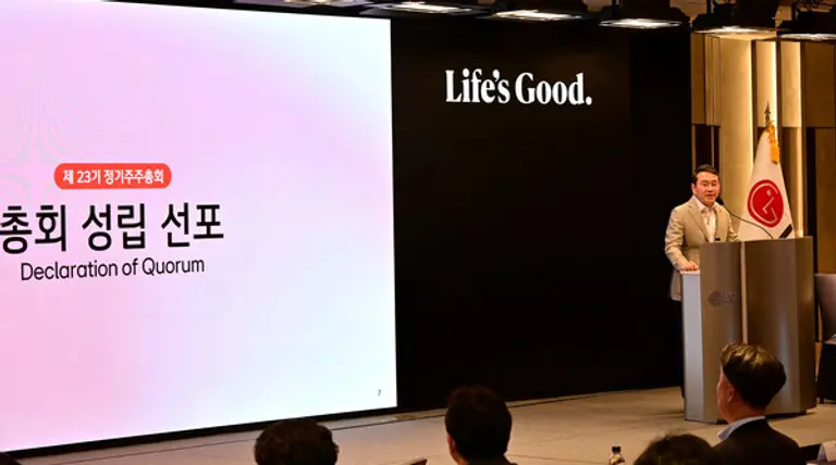 LG전자 조주완 CEO가 25일 서울 여의도 LG트윈타워에서 열린 제23기 정기 주주총회의 개회선언을 하고 있다. (제공 LG전자)