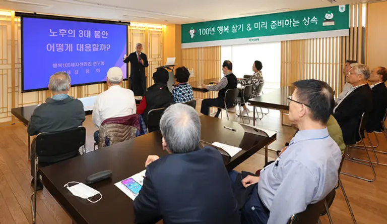 하나은행은 지난 26일 서울 광진구 도심형 프리미엄 시니어 타운 