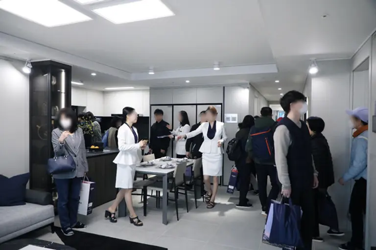 동래 반도유보라 견본주택 관람객 모습(사진=반도건설)