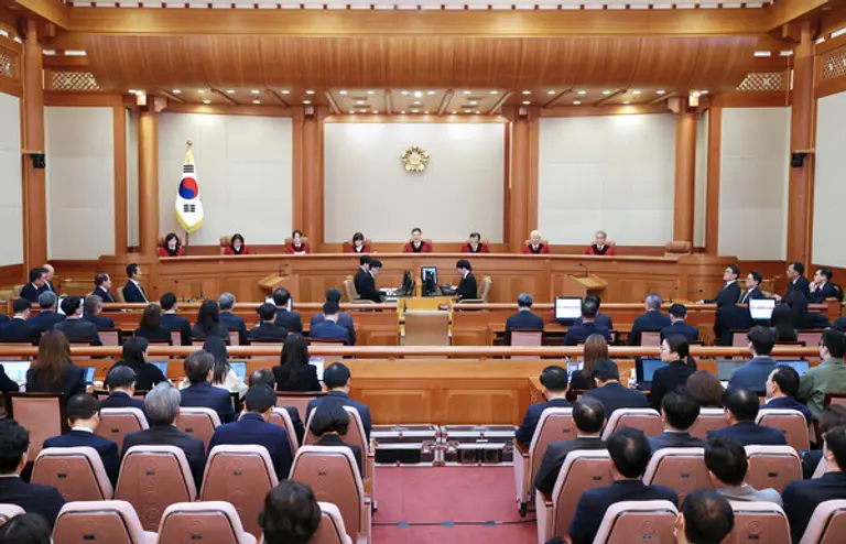 헌법재판소는 2025년 4월 4일 오전 11시 대심판정에서 ‘대통령(윤석열) 탄핵심판 사건(2024헌나8)’에 대해 재판관 전원의 일치된 의견으로 인용 결정을 내렸다. [출처: 헌법재판소]