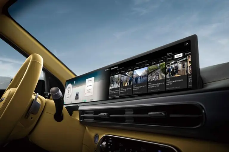 차내에서 ‘블룸버그 앱’ 적용 화면. (제공 제네시스)