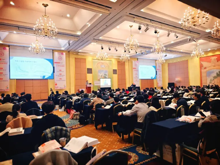 로봇수술센터 조현희 원장(센터장) 강연 모습