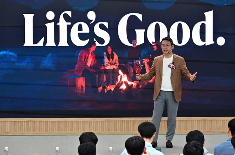 LG전자 조주완 CEO가 24일 서울대학교에서 전기·정보공학부 재학생 200명을 대상으로 