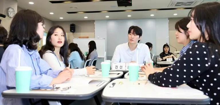 한전KDN의 지역 대학생 기업탐방 프로그램 중 멘토링 진행 모습. (제공 한전KDN)