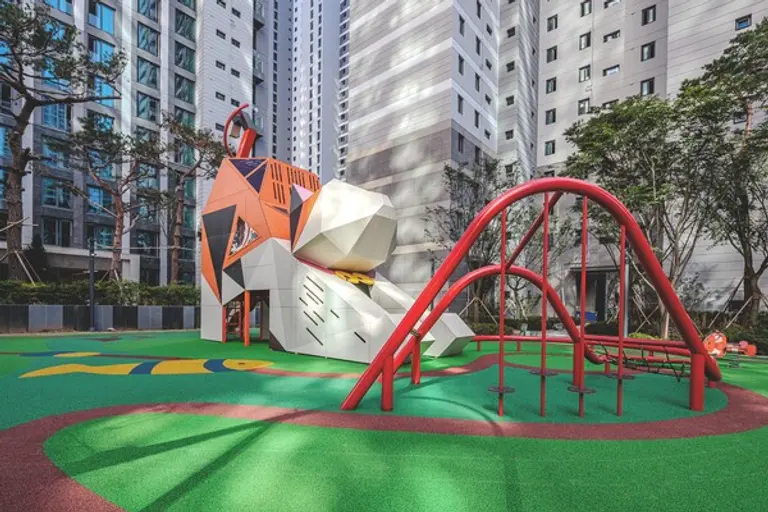 가시광촉매 기술을 적용한 올림픽파크포레온 놀이터 (사진=현대건설)