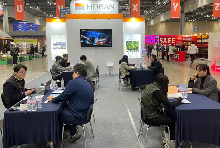 호반건설이 지난 2월 ‘2025 코리아빌드위크’에서 협력업체의 홍보 부스를 지원하고 구매상담회 프로그램을 운영했다. (사진제공=호반건설)