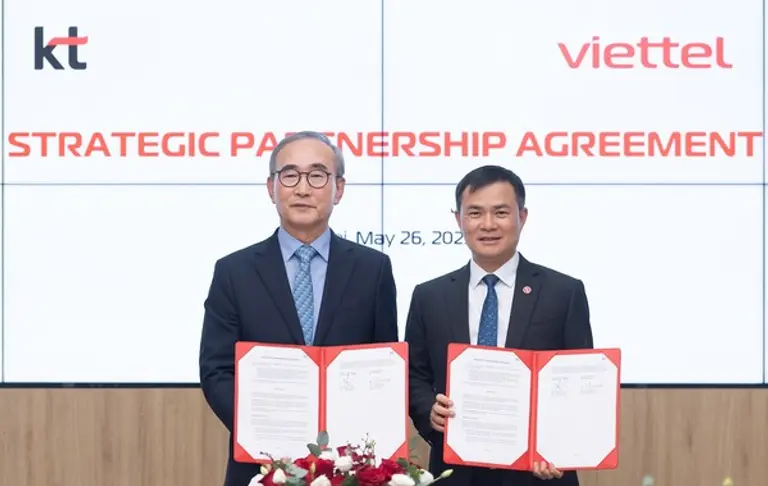 KT 김영섭 대표(왼쪽)와 비엣텔 그룹 따오 득 탕 회장 겸 CEO. (제공 KT)