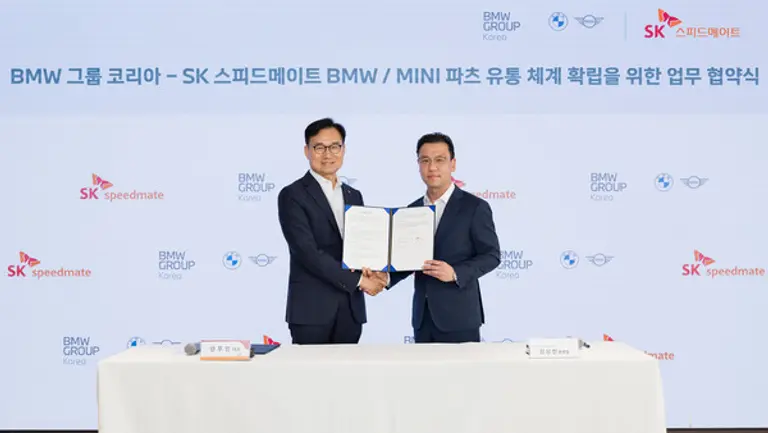 안무인 SK스피드메이트 대표(왼쪽)와 정상천 BMW 그룹 코리아 애프터세일즈 총괄본부장. (제공 SK스피드메이트)