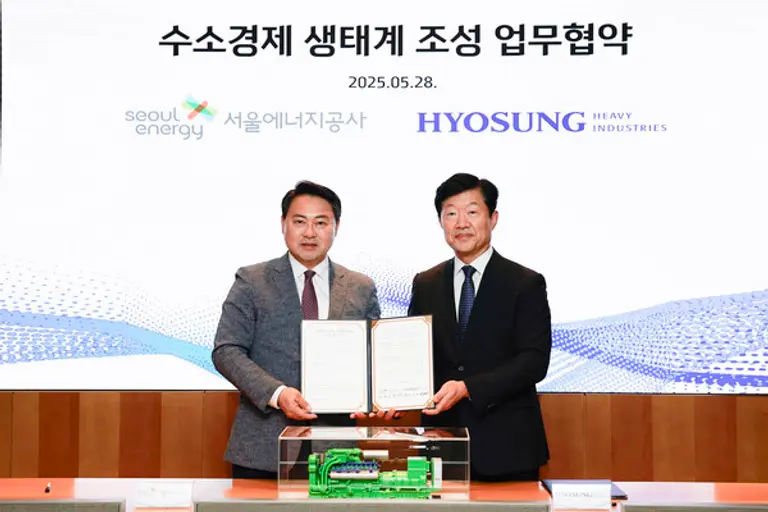 효성중공업이 서울에너지공사와 수소경제 생태계 조성을 위한 업무협약을 체결했다. 우태희 효성중공업 대표(오른쪽)와 황보연 서울에너지공사 사장 (사진제공=효성중공업)