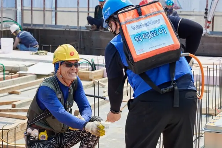 HDC현대산업개발, 온열질환 예방 HDC 고드름 캠페인 실시