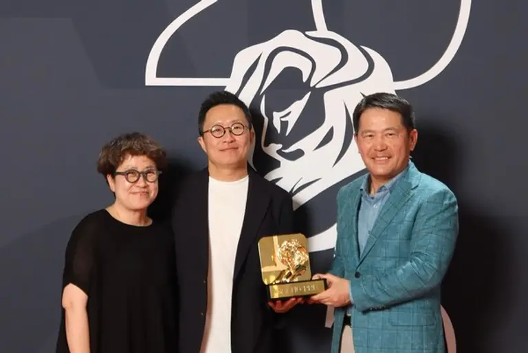 (왼쪽부터) 이노션 최고 크리에이티브 책임자(CCO) 김정아 부사장, 현대자동차 브랜드마케팅본부장 지성원 전무, 이노션 이용우 대표이사. (제공 현대차)