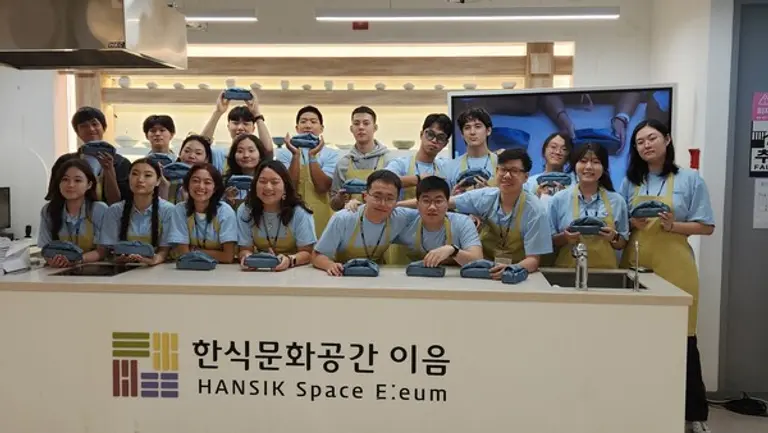 한식진흥원이 재외동포 청소년들을 대상으로 한식 문화 체험 프로그램을 진행했다 (사진제공=한식진흥원)