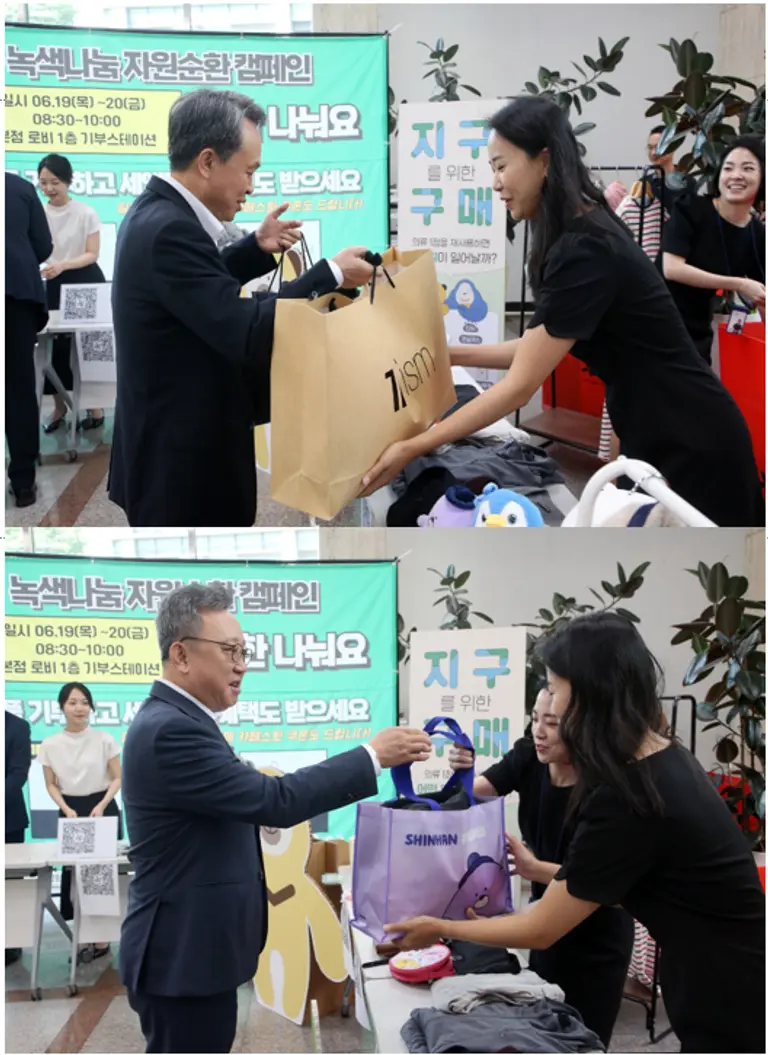 진옥동(위쪽) 신한금융그룹 회장이 ‘신한 나눠요 DAY’ 행사에서 외투와 셔츠를, 정상혁 신한은행장이 니트를 기부하고 있다. 