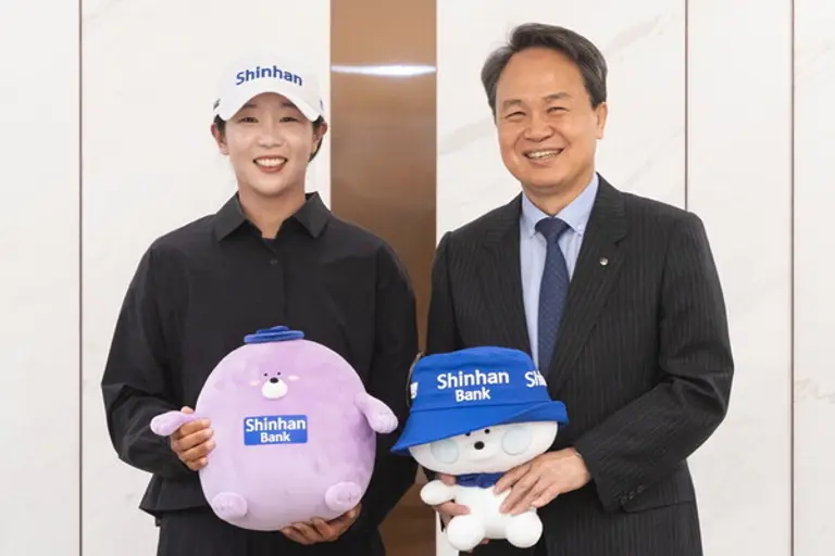 신한금융그룹(회장 진옥동)은 공식 후원하고 있는 프로골퍼 임진희가 LPGA 투어 다우 챔피언십에서 이소미 선수와 함께 조를 이뤄 미국 진출 후 처음으로 우승을 차지했다고 30일 밝혔다.