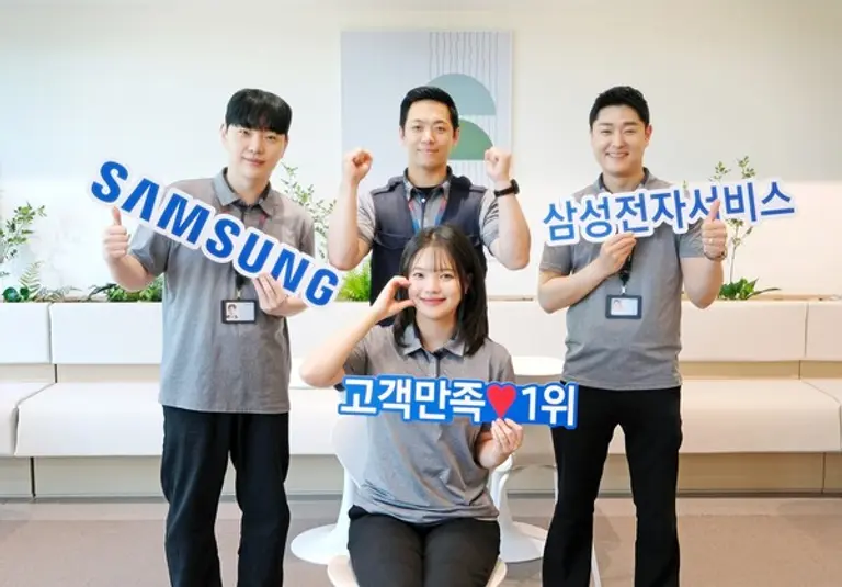 삼성전자서비스 임직원들의 고객 만족도 1위 선정 기념 촬영. (제공 삼성전자서비스)
