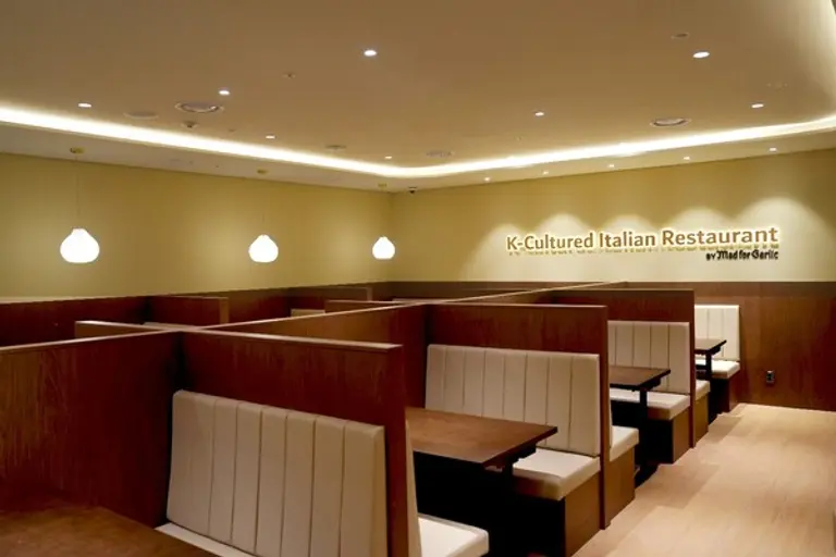 매드포갈릭 롯데백화점 인천점 매장 입구