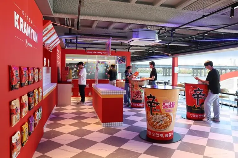 농심 한강버스 선착장 너구리의 라면가게 사진