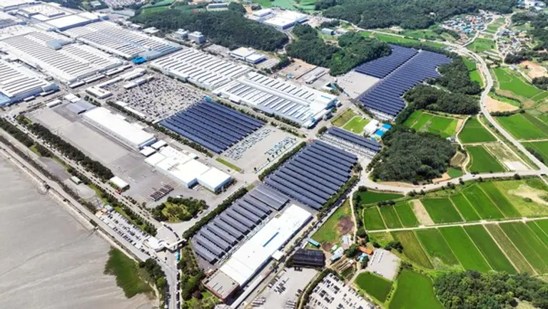 기아 오토랜드 화성에 설치된 태양광 자체발전 설비. (제공 기아)