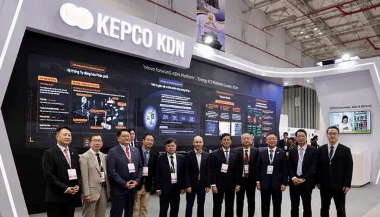 VIETNAM ELECS 2025 한전KDN 전시관을 찾은 전시회 관계자들. (제공 한전KDN)