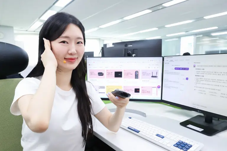 LGU+ 직원이 리모컨 관련 상담을 소개하는 모습. (제공 LGU+)