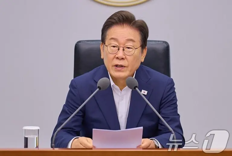 이재명 대통령이 30일 서울 용산 대통령실 청사에서 열린 비상경제점검 태스크 포스(TF) 3차 회의에서 발언을 하고 있다. (대통령실 제공)